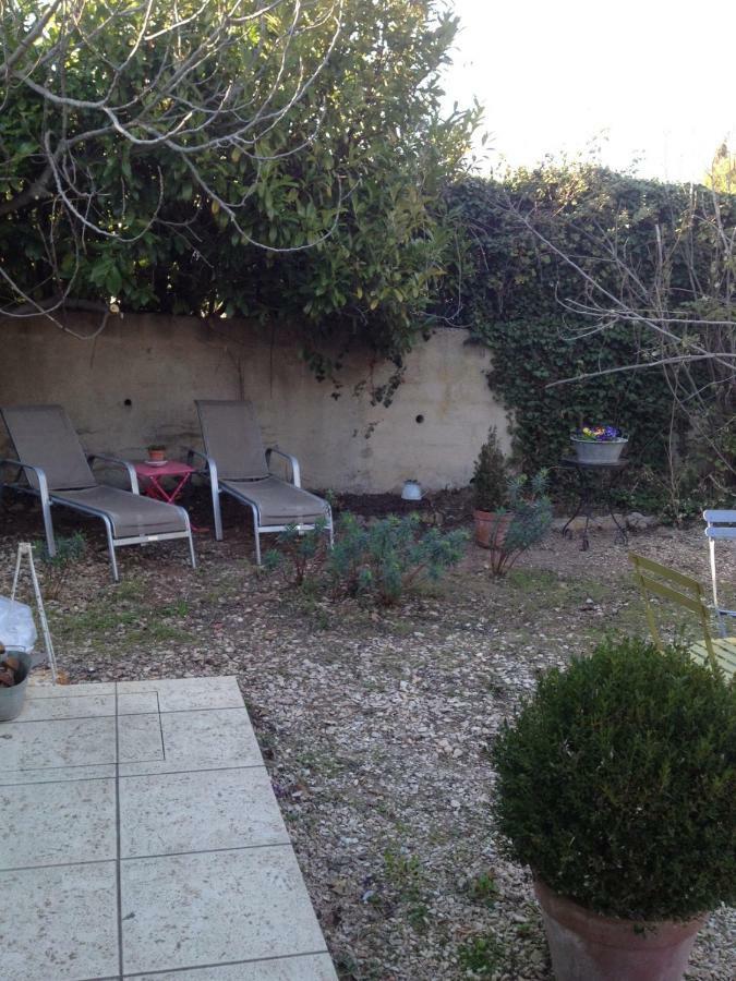 L'Oustalet Apartment La Tour-d'Aigues Exterior photo