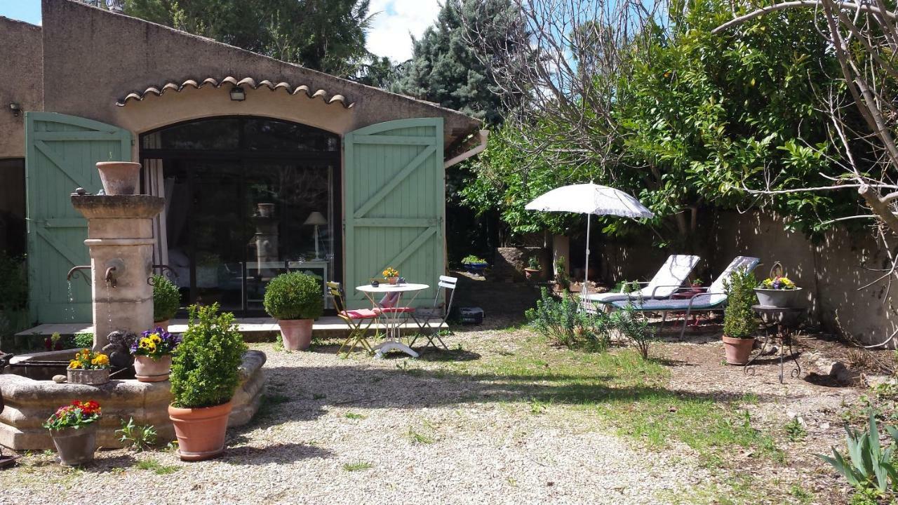 L'Oustalet Apartment La Tour-d'Aigues Exterior photo